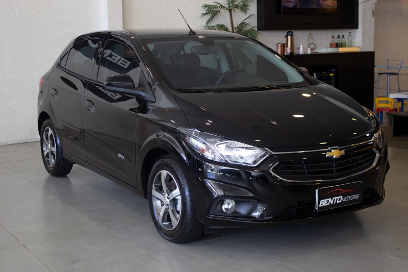 CHEVROLET ONIX HATCH LTZ 1.4 8V FLEXPOWER 5P MEC. 2019/2019 BENTO MOTORS BENTO GONÇALVES / Carros no Vale