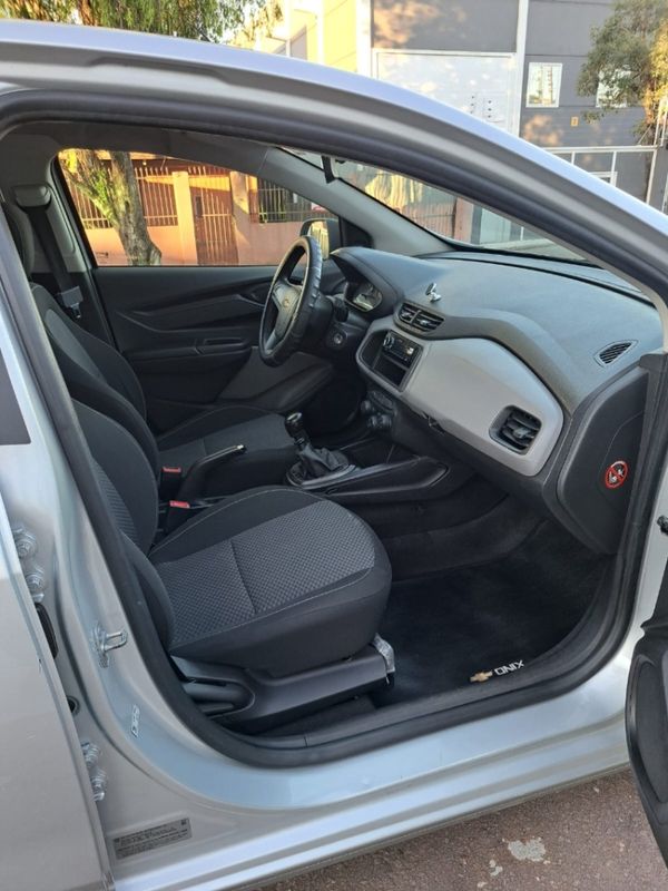 Chevrolet Onix HATCH Joy 1.0 8V Flex 5p Mec. 2019/2019 CAMINHÕES & CAMIONETAS PASSO FUNDO / Carros no Vale