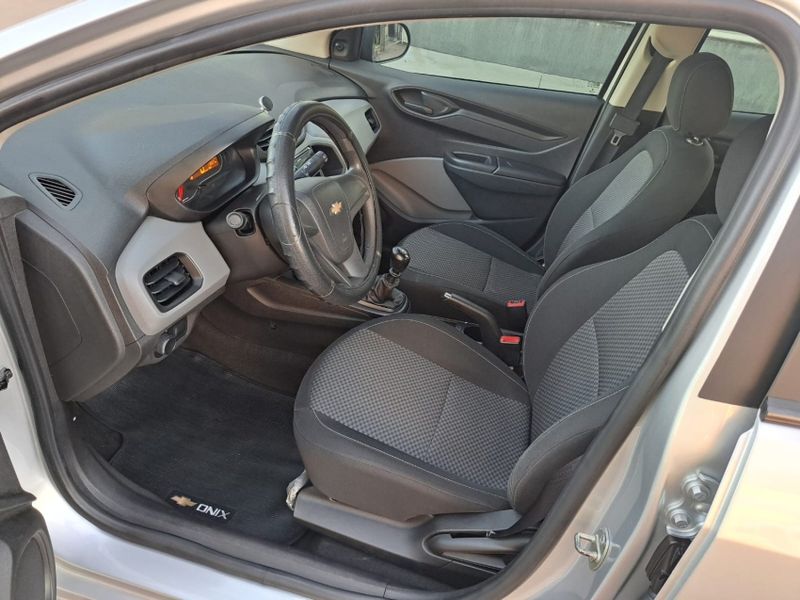 Chevrolet Onix HATCH Joy 1.0 8V Flex 5p Mec. 2019/2019 CAMINHÕES & CAMIONETAS PASSO FUNDO / Carros no Vale