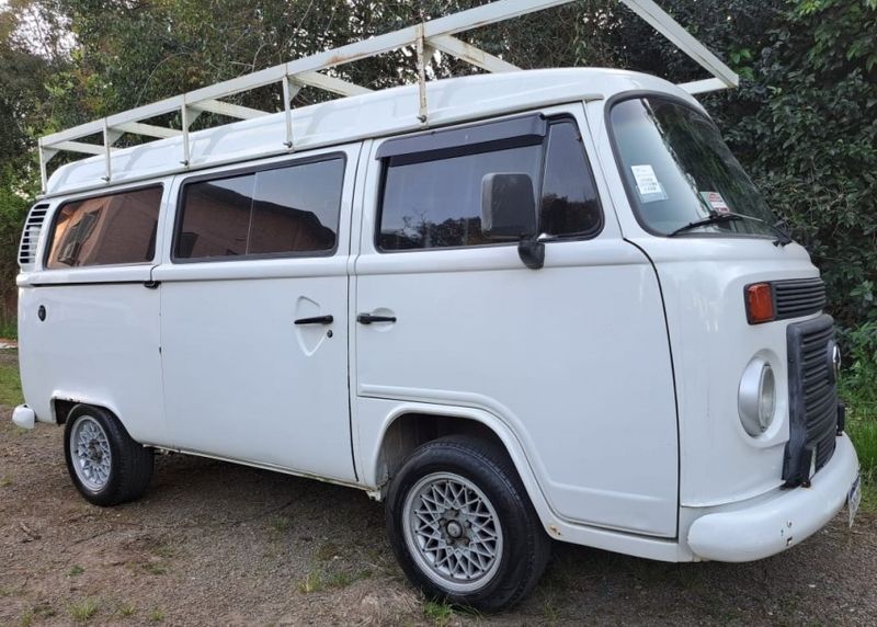Volkswagen Kombi 1.4 Envidraçada 2006/2006 CAMINHÕES & CAMIONETAS PASSO FUNDO / Carros no Vale