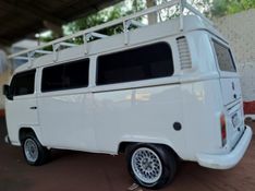 Volkswagen Kombi 1.4 Envidraçada 2006/2006 CAMINHÕES & CAMIONETAS PASSO FUNDO / Carros no Vale