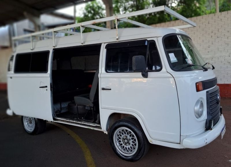 Volkswagen Kombi 1.4 Envidraçada 2006/2006 CAMINHÕES & CAMIONETAS PASSO FUNDO / Carros no Vale