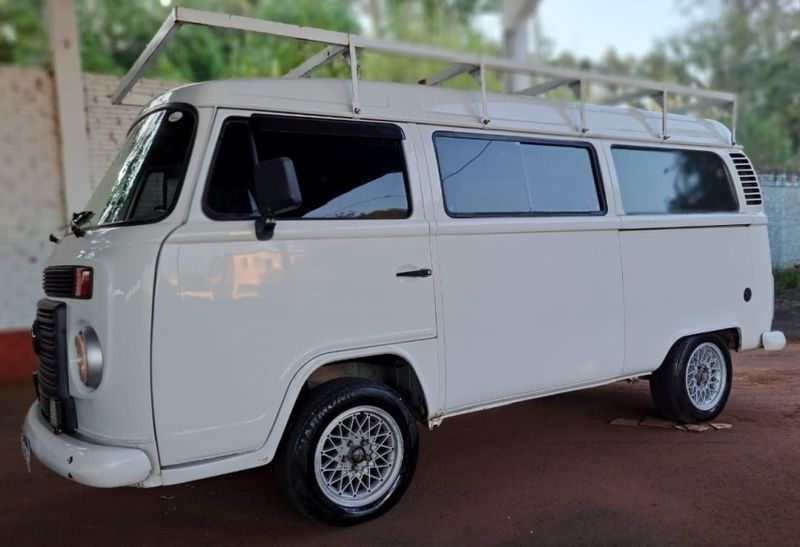 Volkswagen Kombi 1.4 Envidraçada 2006/2006 CAMINHÕES & CAMIONETAS PASSO FUNDO / Carros no Vale