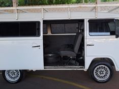 Volkswagen Kombi 1.4 Envidraçada 2006/2006 CAMINHÕES & CAMIONETAS PASSO FUNDO / Carros no Vale