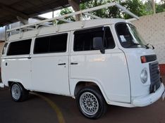 Volkswagen Kombi 1.4 Envidraçada 2006/2006 CAMINHÕES & CAMIONETAS PASSO FUNDO / Carros no Vale