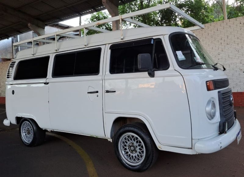 Volkswagen Kombi 1.4 Envidraçada 2006/2006 CAMINHÕES & CAMIONETAS PASSO FUNDO / Carros no Vale