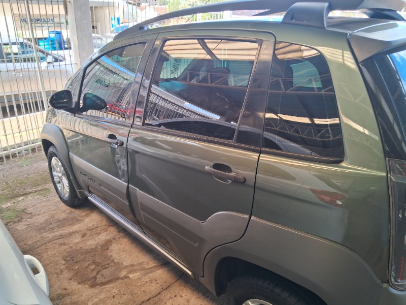 FIAT IDEA ADVENTURE 1.8 2013/2013 SCHAEFER AUTOMÓVEIS TEUTÔNIA / Carros no Vale