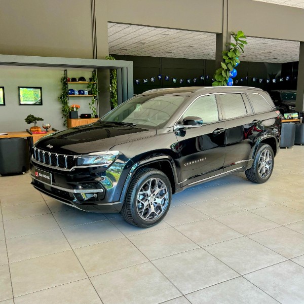 JEEP COMMANDER OVERLAND TD380 2.0 4X4 2022/2022 JOÃO CARROS MULTIMARCAS GUAPORÉ / Carros no Vale