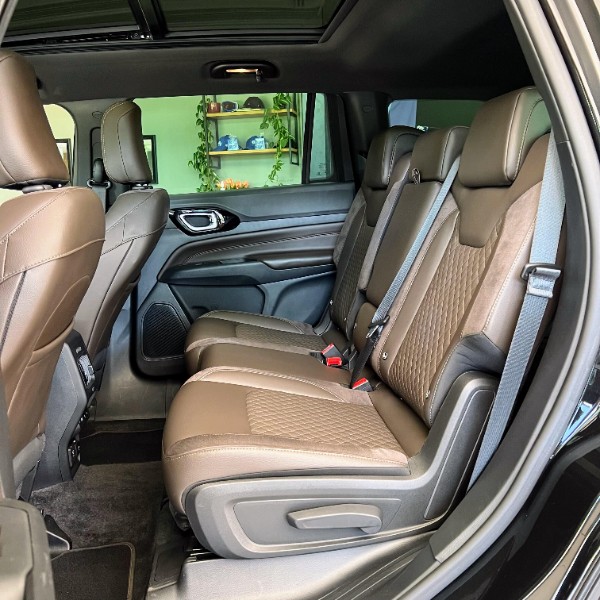 JEEP COMMANDER OVERLAND TD380 2.0 4X4 2022/2022 JOÃO CARROS MULTIMARCAS GUAPORÉ / Carros no Vale