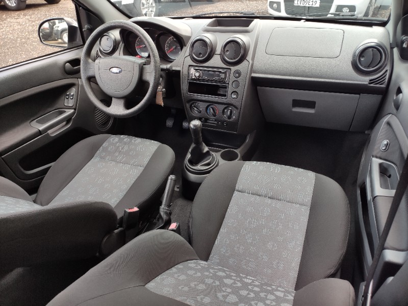 FORD FIESTA SE 1.0 2014/2014 ROSAUTO VEÍCULOS VENÂNCIO AIRES / Carros no Vale