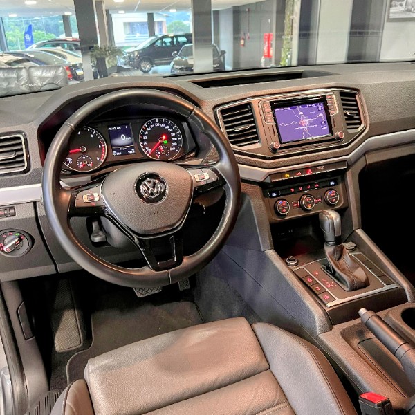 VOLKSWAGEN AMAROK HIGHLINE 3.0 V6 2023/2023 JOÃO CARROS MULTIMARCAS GUAPORÉ / Carros no Vale