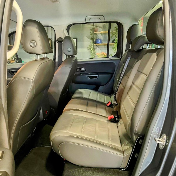 VOLKSWAGEN AMAROK HIGHLINE 3.0 V6 2023/2023 JOÃO CARROS MULTIMARCAS GUAPORÉ / Carros no Vale