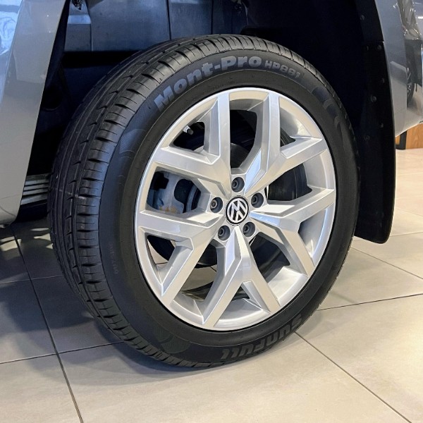 VOLKSWAGEN AMAROK HIGHLINE 3.0 V6 2023/2023 JOÃO CARROS MULTIMARCAS GUAPORÉ / Carros no Vale
