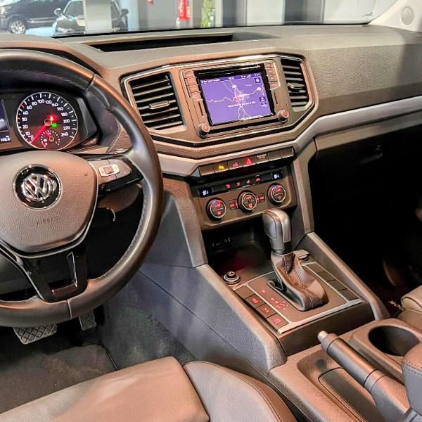VOLKSWAGEN AMAROK HIGHLINE 3.0 V6 2023/2023 JOÃO CARROS MULTIMARCAS GUAPORÉ / Carros no Vale