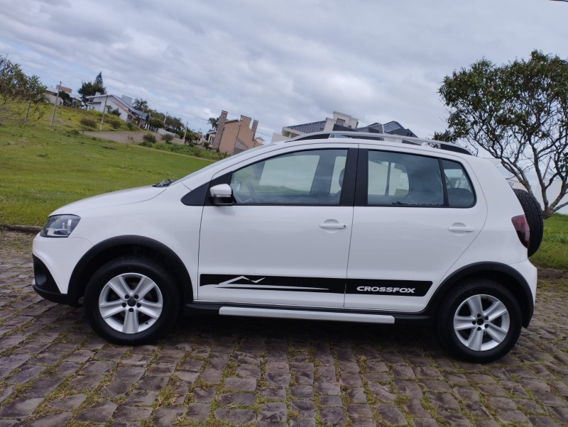 VOLKSWAGEN CROSSFOX 1.6 MI TOTAL FLEX 8V 5P /2011 BELAVENDA AUTOMÓVEIS ARROIO DO MEIO / Carros no Vale