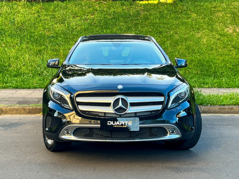 MERCEDES-BENZ GLA 200 ENDURO 1.6 CGI 16V TURBO FLEX 4P 2016/2017 DUARTE VEÍCULOS PORTO ALEGRE / Carros no Vale