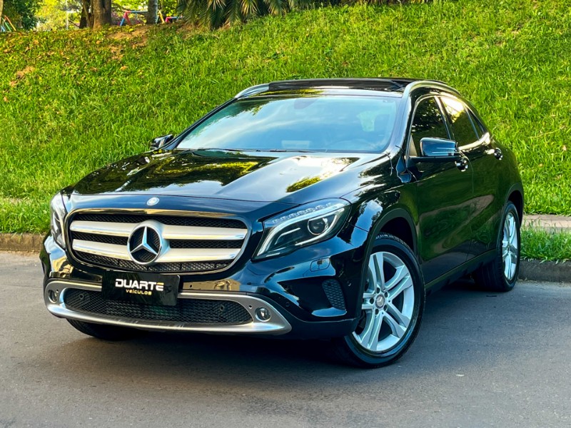 MERCEDES-BENZ GLA 200 ENDURO 1.6 CGI 16V TURBO FLEX 4P 2016/2017 DUARTE VEÍCULOS PORTO ALEGRE / Carros no Vale