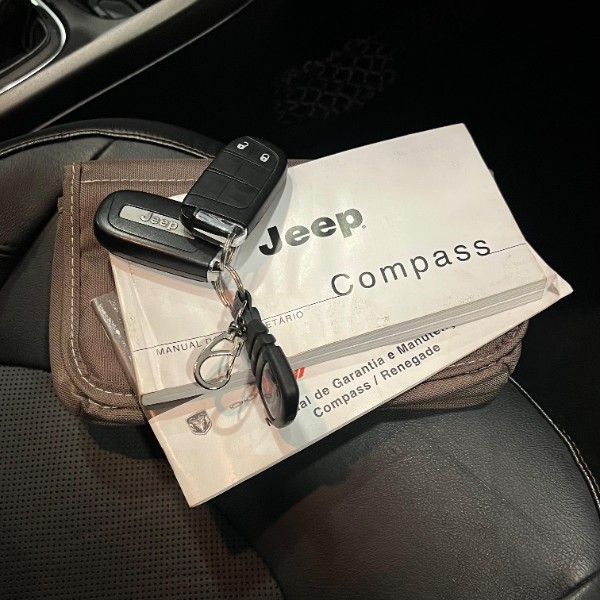 JEEP COMPASS 2.0 LONGITUDE 4X4 2018/2018 JOÃO CARROS MULTIMARCAS GUAPORÉ / Carros no Vale