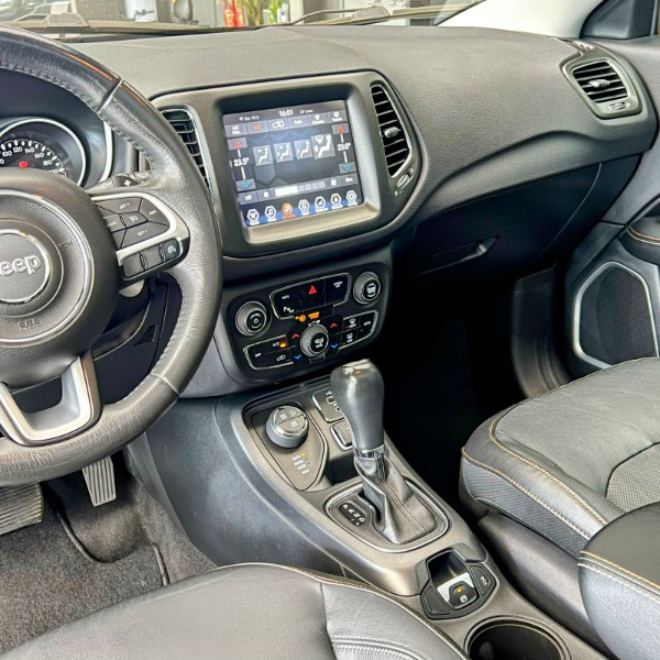 JEEP COMPASS 2.0 LONGITUDE 4X4 2018/2018 JOÃO CARROS MULTIMARCAS GUAPORÉ / Carros no Vale