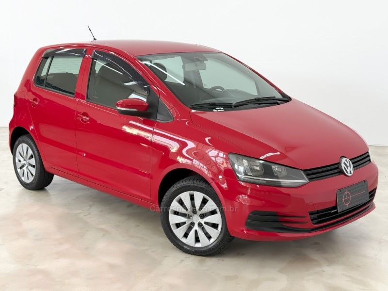 VOLKSWAGEN FOX 1.0 MI TRENDLINE 8V 2014/2015 FOCAR VEÍCULOS CAXIAS DO SUL / Carros no Vale
