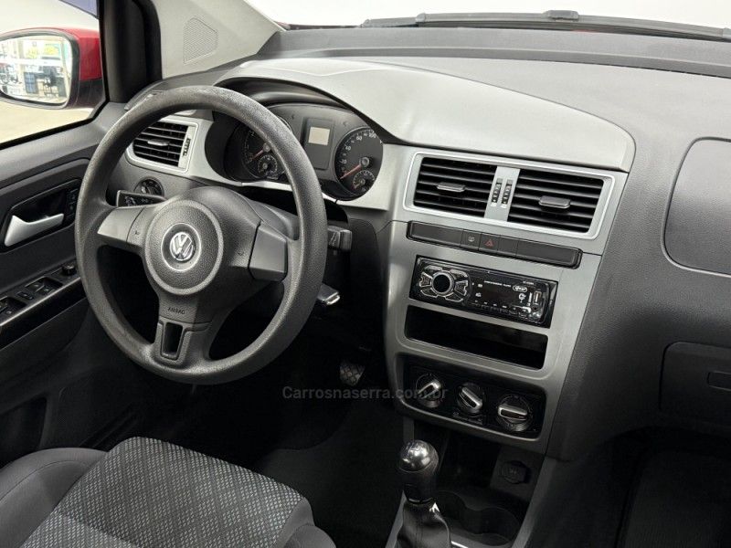 VOLKSWAGEN FOX 1.0 MI TRENDLINE 8V 2014/2015 FOCAR VEÍCULOS CAXIAS DO SUL / Carros no Vale