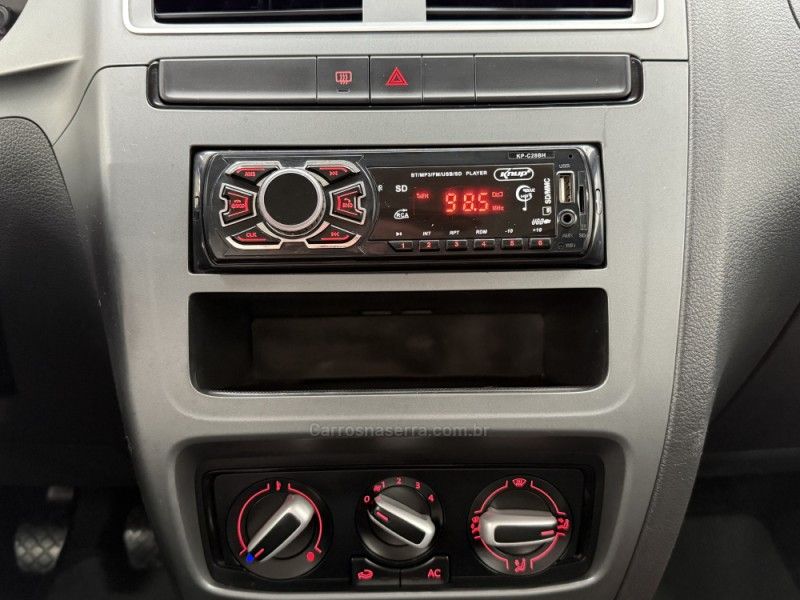 VOLKSWAGEN FOX 1.0 MI TRENDLINE 8V 2014/2015 FOCAR VEÍCULOS CAXIAS DO SUL / Carros no Vale