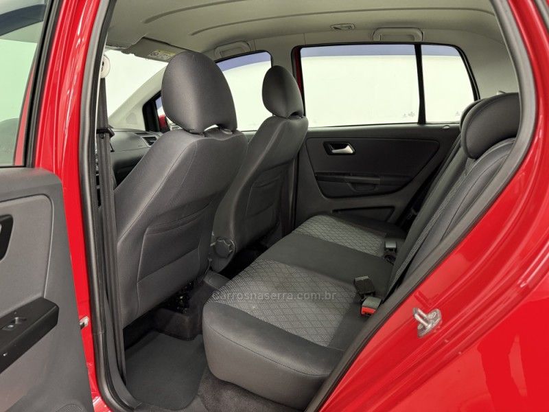 VOLKSWAGEN FOX 1.0 MI TRENDLINE 8V 2014/2015 FOCAR VEÍCULOS CAXIAS DO SUL / Carros no Vale