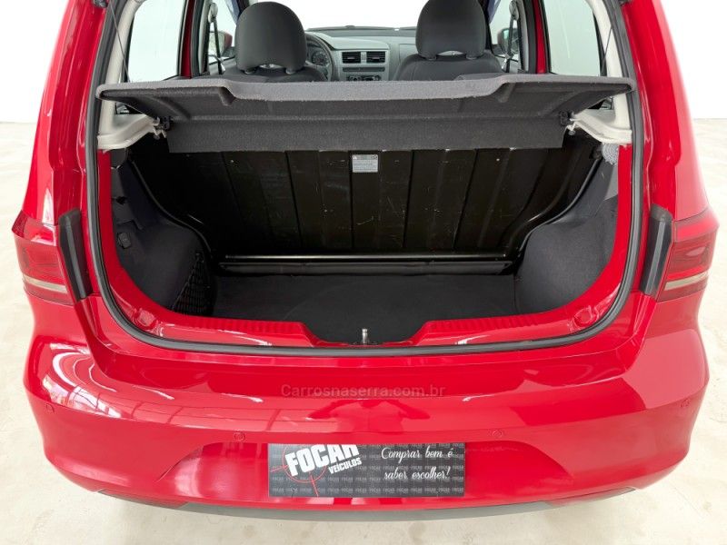 VOLKSWAGEN FOX 1.0 MI TRENDLINE 8V 2014/2015 FOCAR VEÍCULOS CAXIAS DO SUL / Carros no Vale