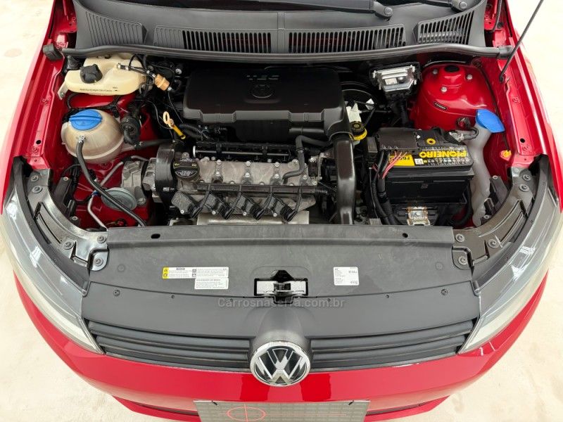 VOLKSWAGEN FOX 1.0 MI TRENDLINE 8V 2014/2015 FOCAR VEÍCULOS CAXIAS DO SUL / Carros no Vale