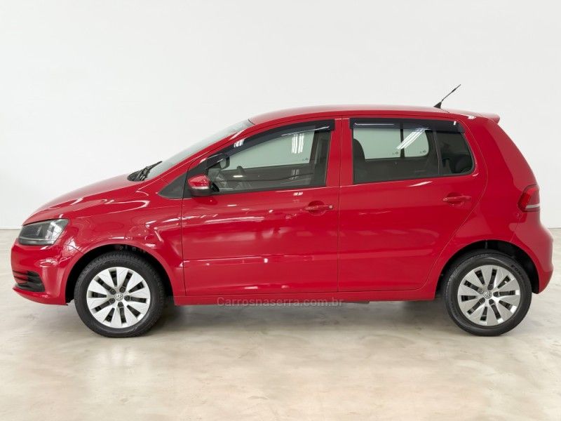 VOLKSWAGEN FOX 1.0 MI TRENDLINE 8V 2014/2015 FOCAR VEÍCULOS CAXIAS DO SUL / Carros no Vale