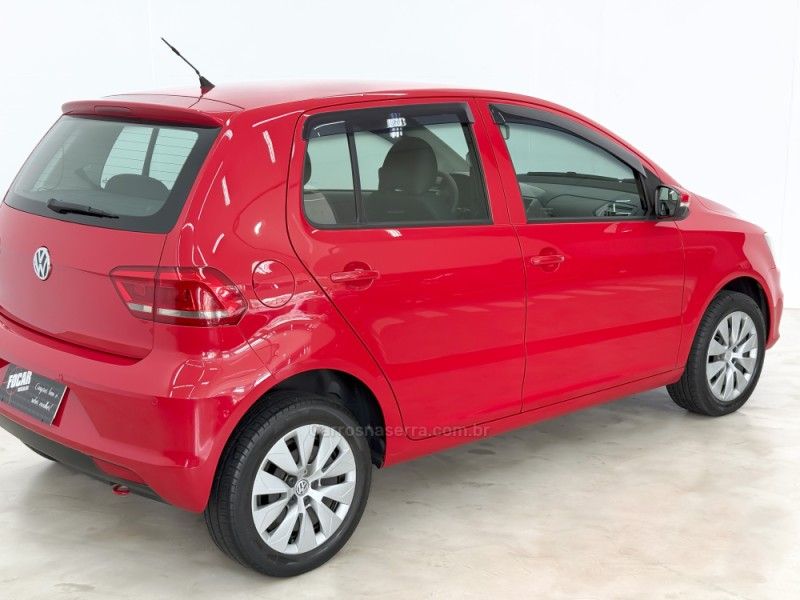 VOLKSWAGEN FOX 1.0 MI TRENDLINE 8V 2014/2015 FOCAR VEÍCULOS CAXIAS DO SUL / Carros no Vale