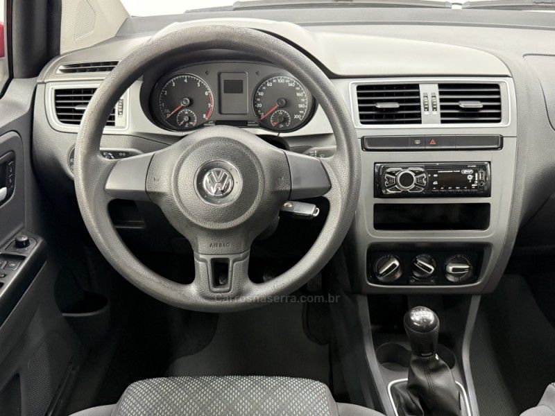 VOLKSWAGEN FOX 1.0 MI TRENDLINE 8V 2014/2015 FOCAR VEÍCULOS CAXIAS DO SUL / Carros no Vale