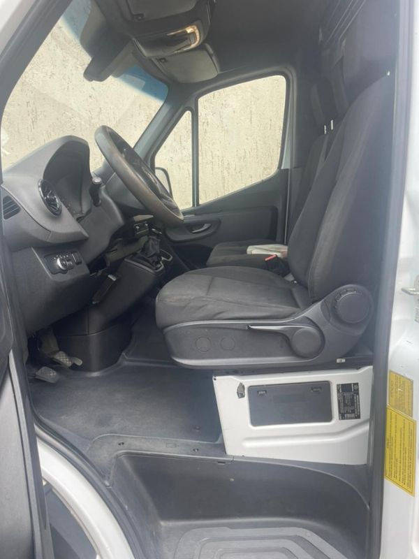 Mercedes-Benz SPRINTER 2.2 CDI DIESEL FURGÃO 516 TA EXTRA LONGO MANUAL 2020/2020 CAMINHÕES & CAMIONETAS PASSO FUNDO / Carros no Vale