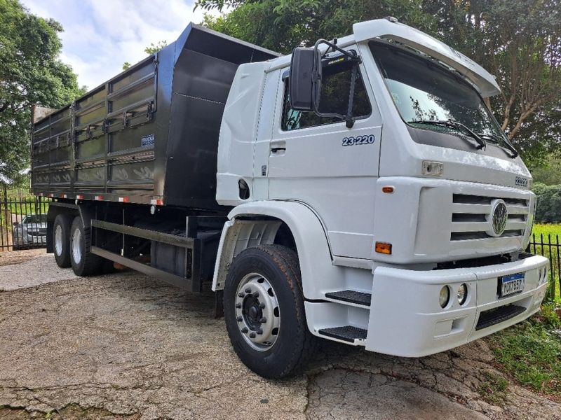 Volkswagen 23220 23-220 6×2 3-Eixos Caçmba 2003/2004 CAMINHÕES & CAMIONETAS PASSO FUNDO / Carros no Vale