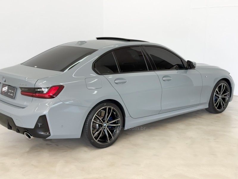 BMW 320I 2.0 M SPORT 16V TURBO ACTIVEFLEX 2023/2024 FOCAR VEÍCULOS CAXIAS DO SUL / Carros no Vale