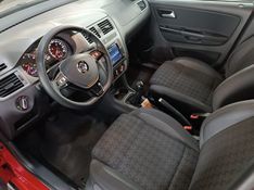 Volkswagen FOX TRACK 1.0 2017 HÉLIO AUTOMÓVEIS LAJEADO / Carros no Vale