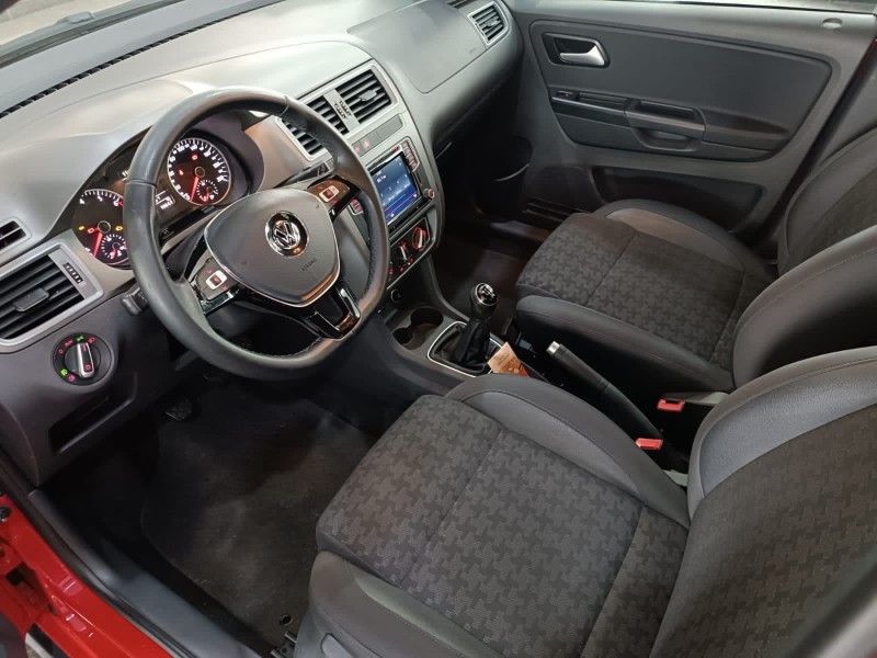 Volkswagen FOX TRACK 1.0 2017 HÉLIO AUTOMÓVEIS LAJEADO / Carros no Vale