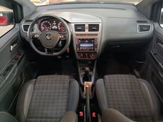 Volkswagen FOX TRACK 1.0 2017 HÉLIO AUTOMÓVEIS LAJEADO / Carros no Vale