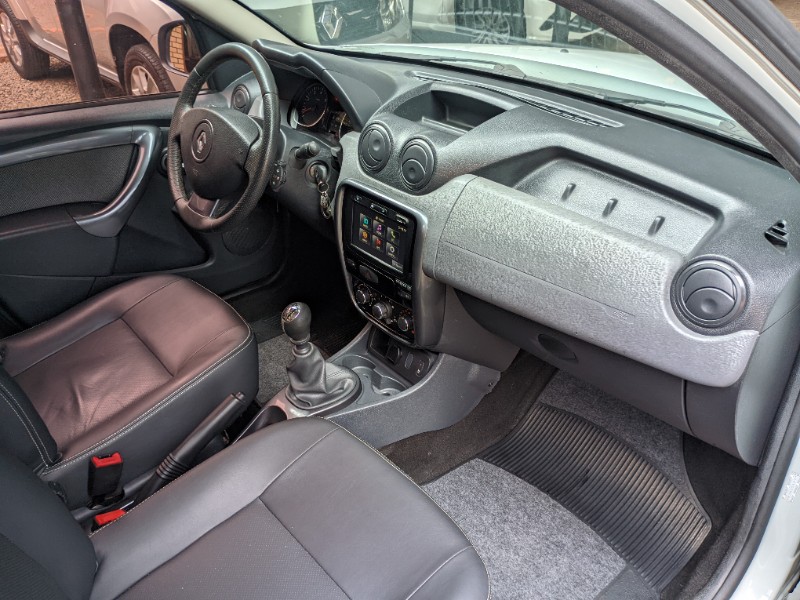 RENAULT DUSTER DYNAMIQUE 2.0 FLEX 16V AUT. 2013/2014 RICARDO VEÍCULOS TEUTÔNIA / Carros no Vale