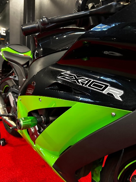 KAWASAKI ZX 10 R NINJA /2012 EXCLUSIVO VEÍCULOS SANTA CRUZ DO SUL / Carros no Vale