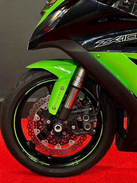 KAWASAKI ZX 10 R NINJA /2012 EXCLUSIVO VEÍCULOS SANTA CRUZ DO SUL / Carros no Vale