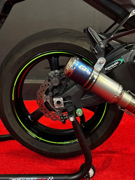 KAWASAKI ZX 10 R NINJA /2012 EXCLUSIVO VEÍCULOS SANTA CRUZ DO SUL / Carros no Vale