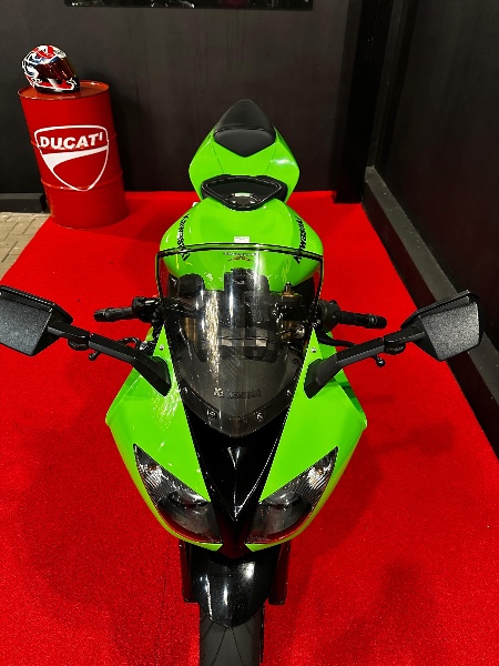 KAWASAKI ZX 10 R NINJA /2008 EXCLUSIVO VEÍCULOS SANTA CRUZ DO SUL / Carros no Vale
