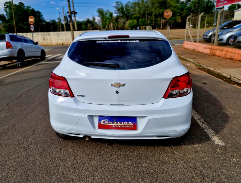 CHEVROLET ONIX HATCH JOY 1.0 2017/2018 CRUZEIRO MULTIMARCAS CRUZEIRO DO SUL / Carros no Vale