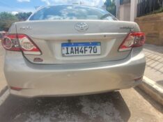 TOYOTA COROLLA 1.8 GLI 16V FLEX 4P AUTOMÁTICO 2013/2014 ADRIANO VEÍCULOS CRUZEIRO DO SUL / Carros no Vale
