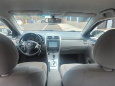 TOYOTA COROLLA 1.8 GLI 16V FLEX 4P AUTOMÁTICO 2013/2014 ADRIANO VEÍCULOS CRUZEIRO DO SUL / Carros no Vale