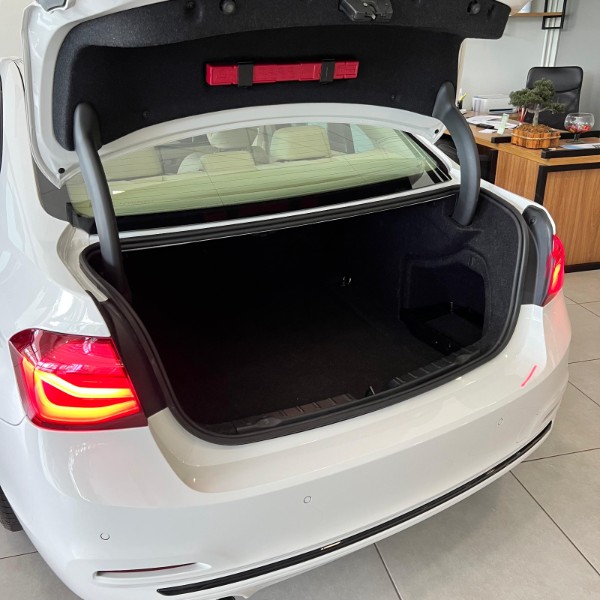 BMW 320i SPORT 2.0 16V TURBO ACTIVE FLEX 2018/2018 JOÃO CARROS MULTIMARCAS GUAPORÉ / Carros no Vale