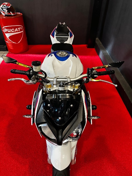 BMW MOTOS S 1000 R /2018 EXCLUSIVO VEÍCULOS SANTA CRUZ DO SUL / Carros no Vale