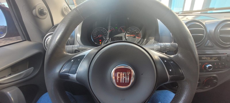 FIAT PALIO 1.6 MPI ESSENCE 16V AUTOMATIZADO 2014/2014 ADRIANO VEÍCULOS CRUZEIRO DO SUL / Carros no Vale