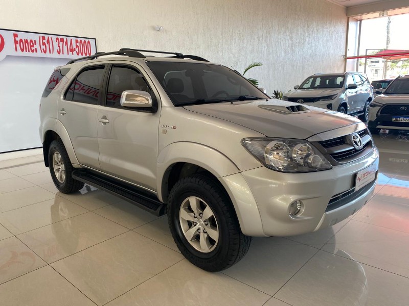 TOYOTA HILUX SW4 3.0 SRV 4X4 16V TURBO INTERCOOLER DIESEL 4P AUTOMÁTICO 2006/2006 TONHO AUTOMÓVEIS LAJEADO / Carros no Vale